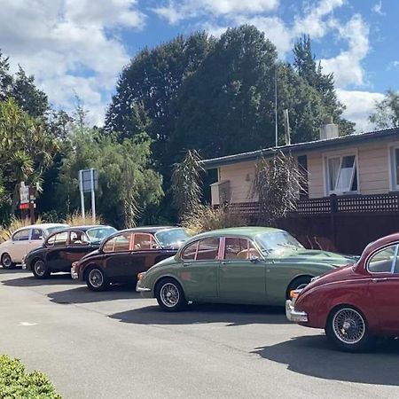Red Tussock Motel Te Anau Exterior foto