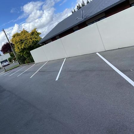 Red Tussock Motel Te Anau Exterior foto