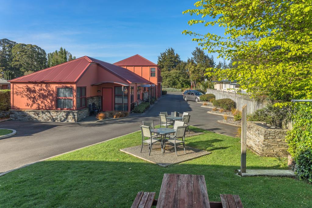 Red Tussock Motel Te Anau Exterior foto