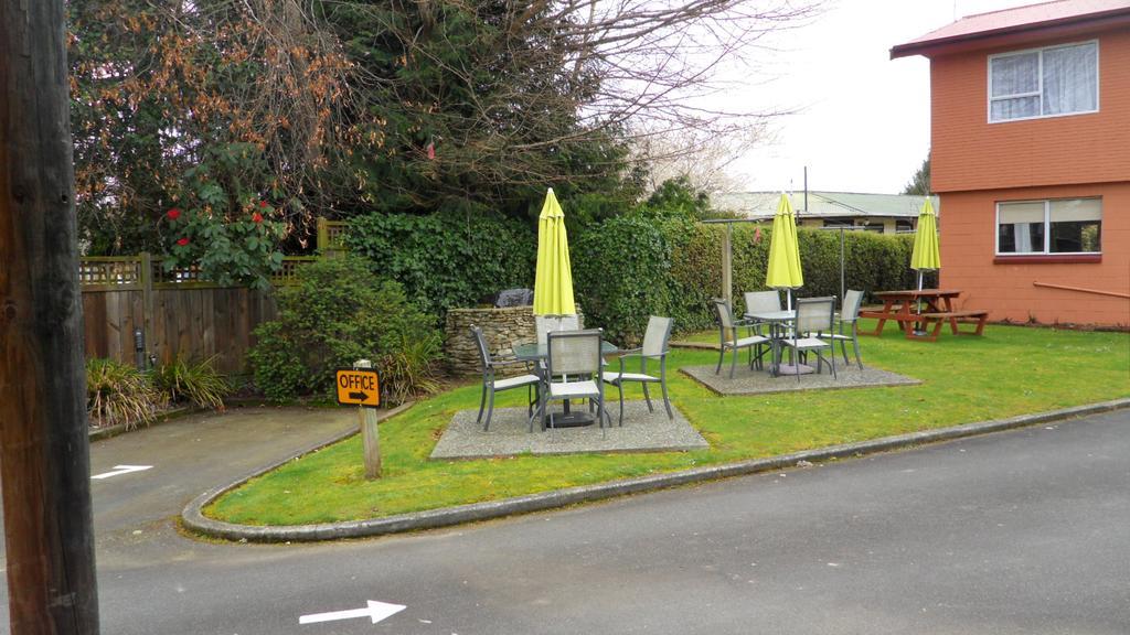 Red Tussock Motel Te Anau Exterior foto