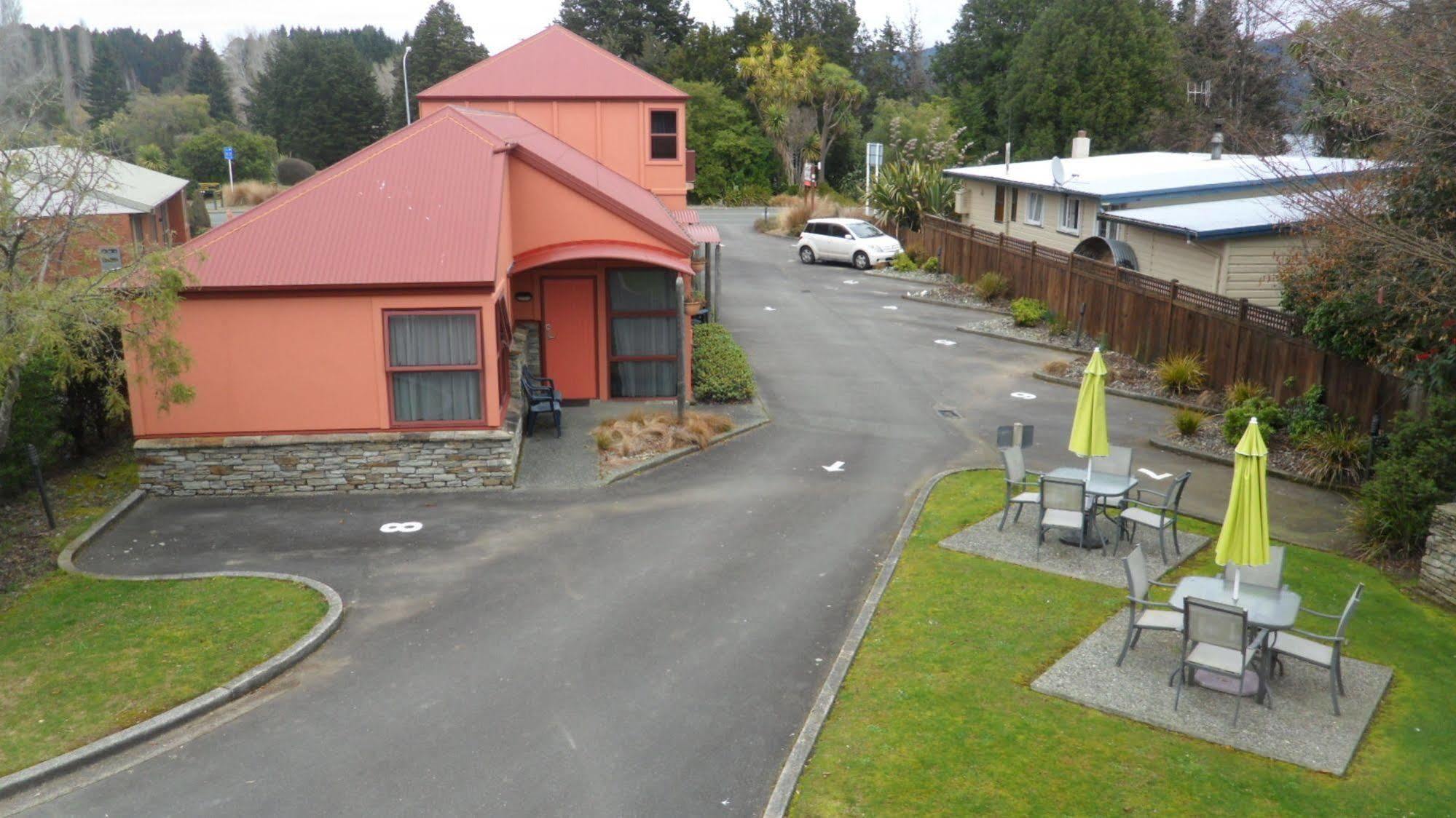 Red Tussock Motel Te Anau Exterior foto