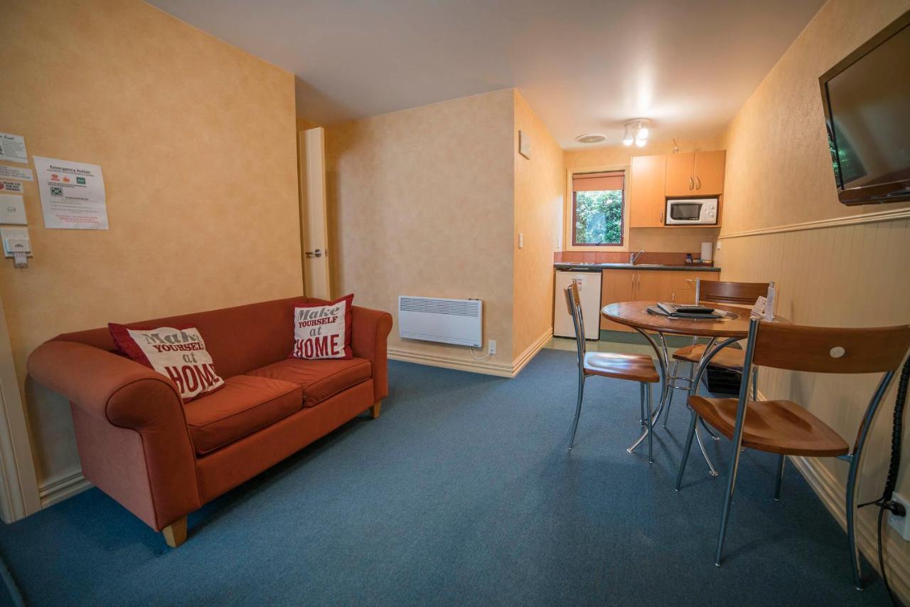 Red Tussock Motel Te Anau Exterior foto