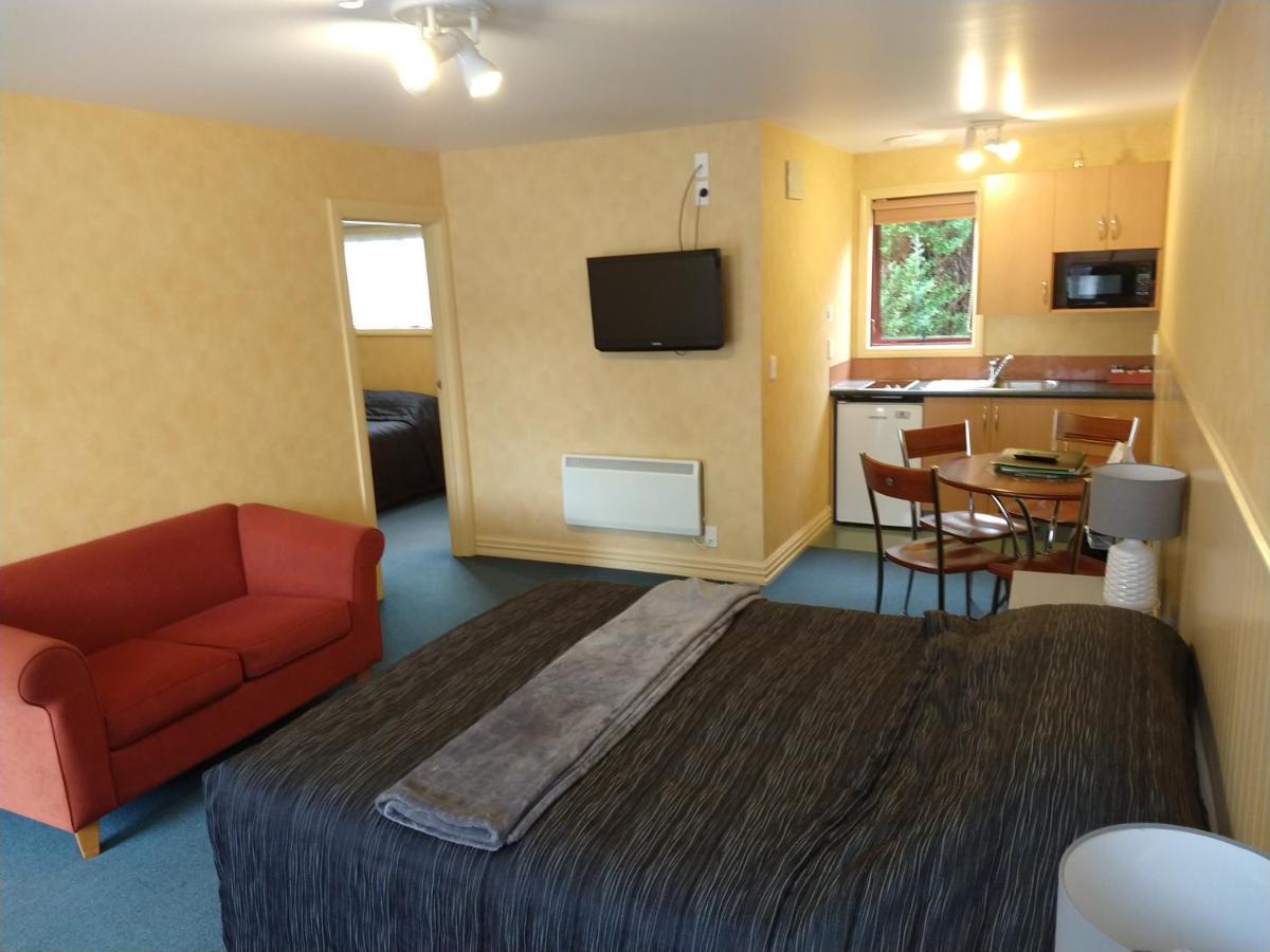 Red Tussock Motel Te Anau Exterior foto