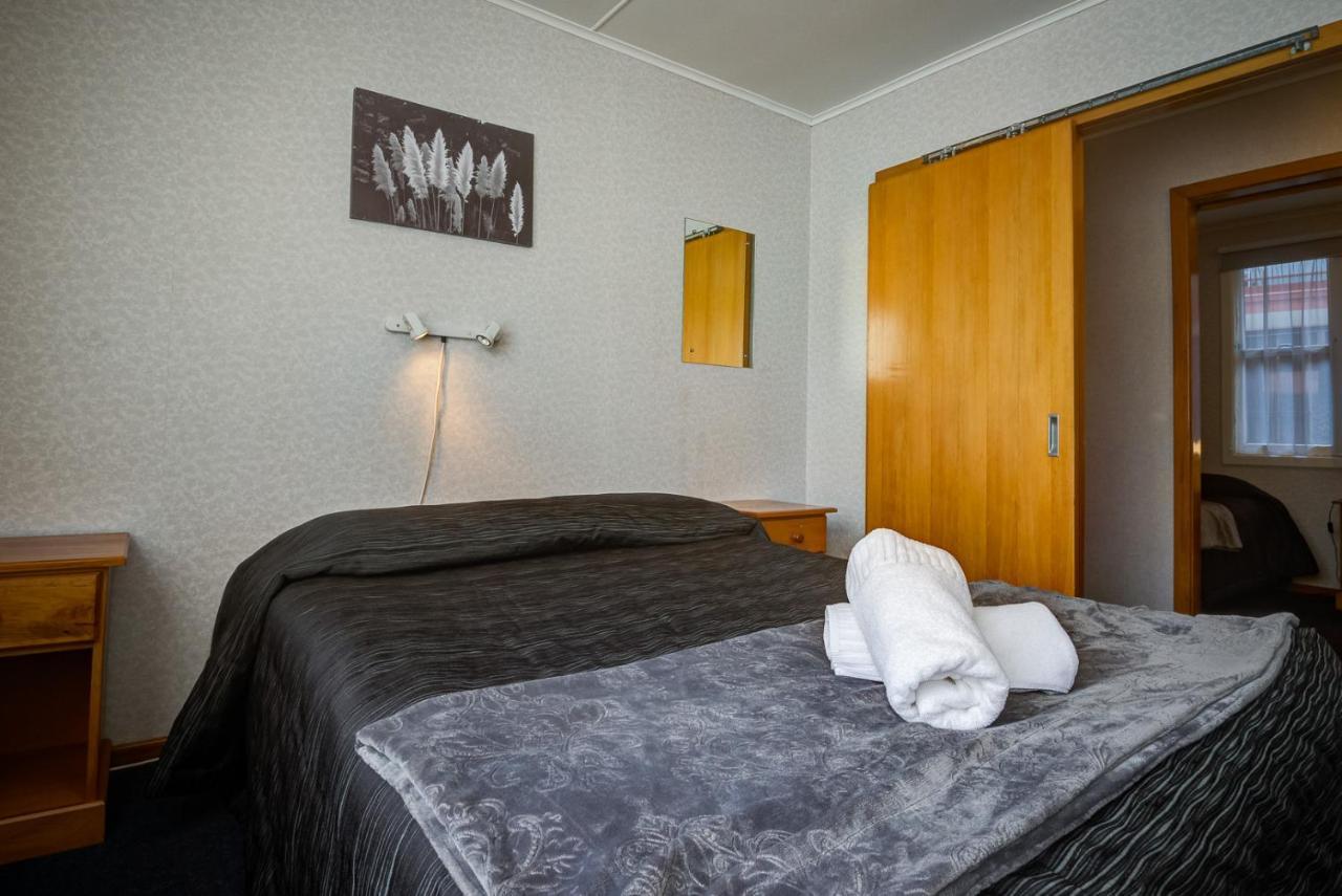 Red Tussock Motel Te Anau Exterior foto